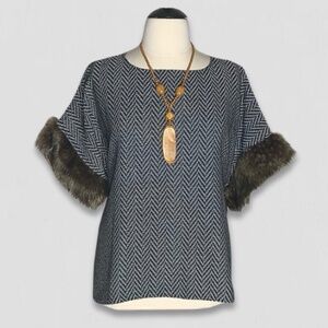 Tashon Poncho Chevron Faux Fur Trim Black/White OS